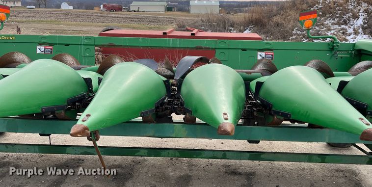 image for item MW9451 2012 John Deere 608C  corn head