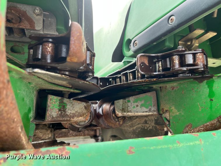 image for item MW9451 2012 John Deere 608C  corn head