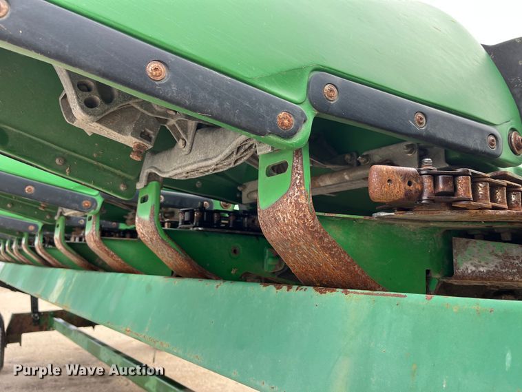 image for item MW9451 2012 John Deere 608C  corn head