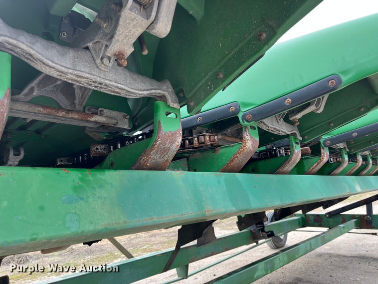 image for item MW9451 2012 John Deere 608C  corn head