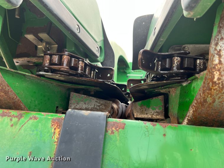 image for item MW9451 2012 John Deere 608C  corn head