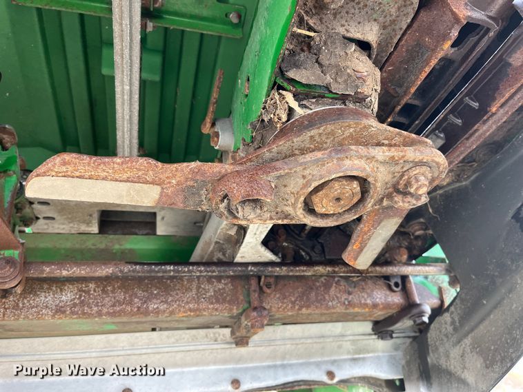 image for item MW9451 2012 John Deere 608C  corn head