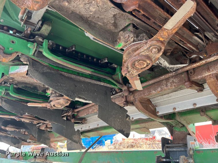 image for item MW9451 2012 John Deere 608C  corn head