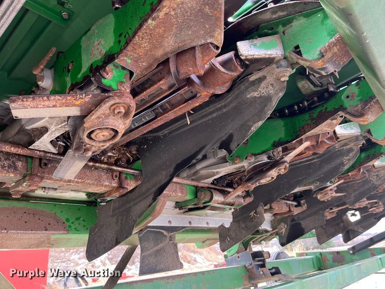 image for item MW9451 2012 John Deere 608C  corn head