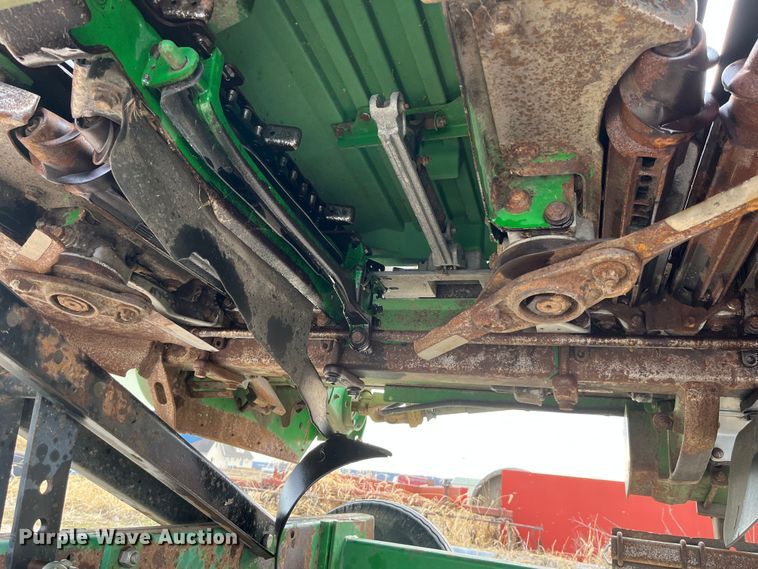 image for item MW9451 2012 John Deere 608C  corn head