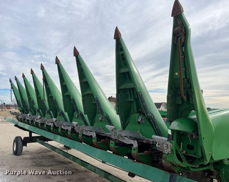 image for item MW9451 2012 John Deere 608C  corn head