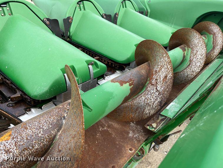 image for item MW9451 2012 John Deere 608C  corn head