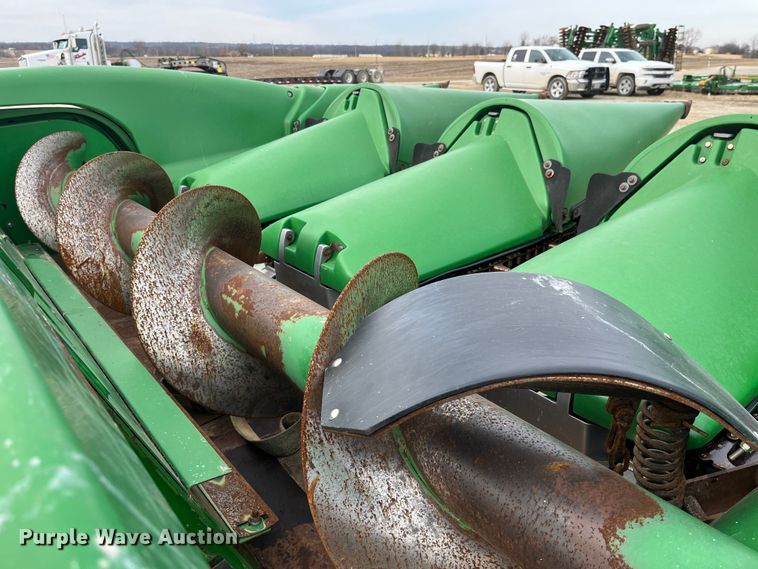 image for item MW9451 2012 John Deere 608C  corn head