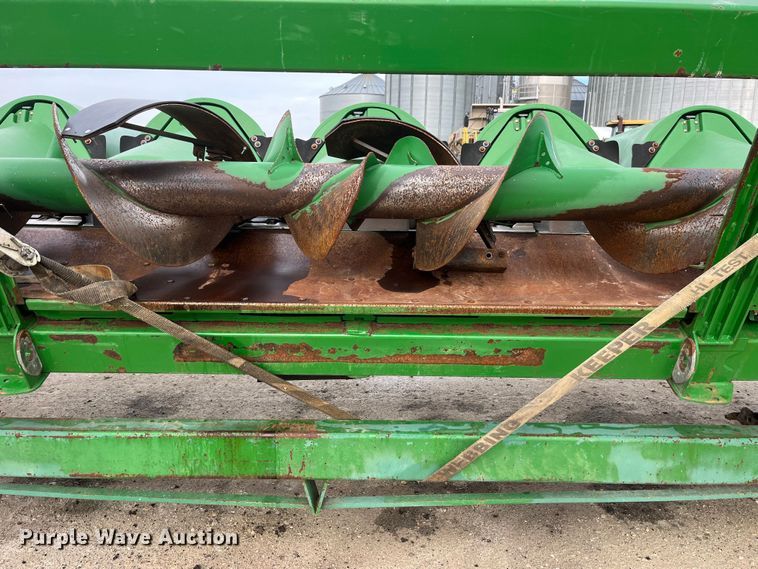 image for item MW9451 2012 John Deere 608C  corn head