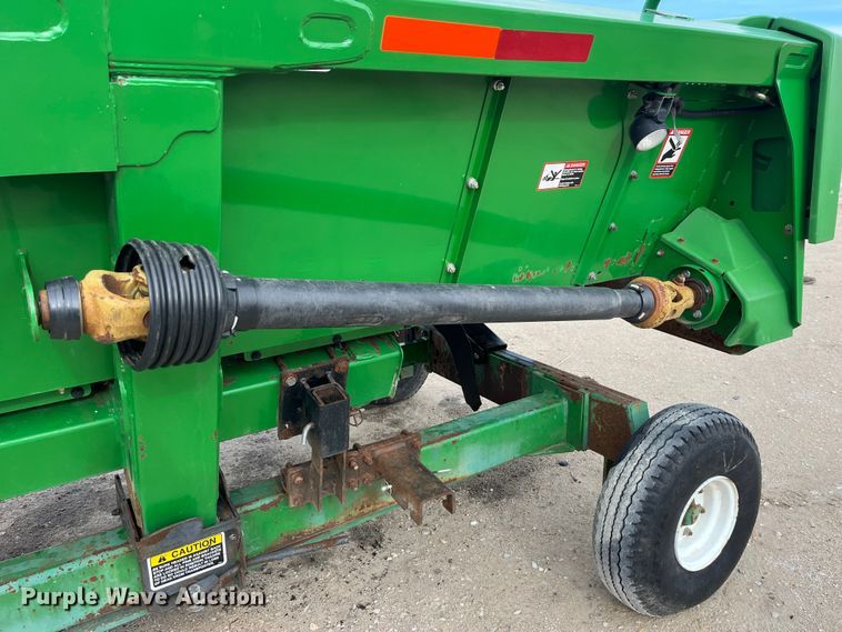 image for item MW9451 2012 John Deere 608C  corn head