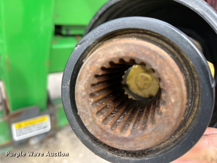 image for item MW9451 2012 John Deere 608C  corn head