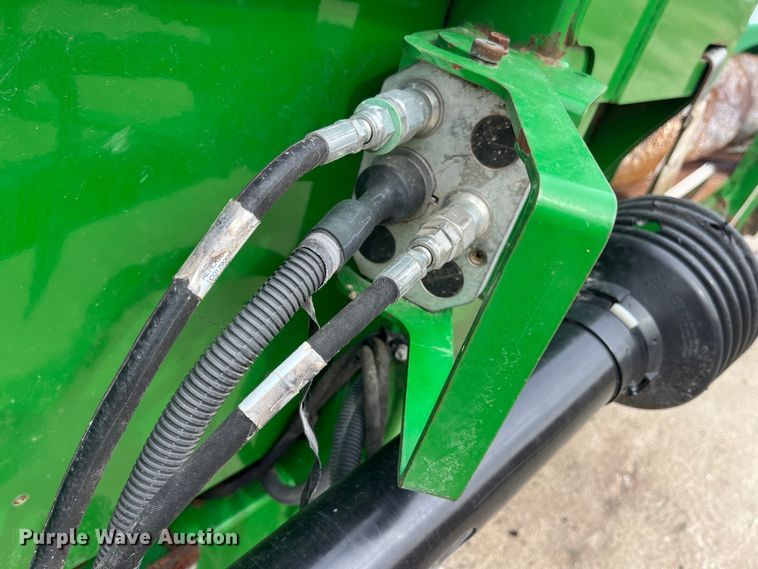 image for item MW9451 2012 John Deere 608C  corn head