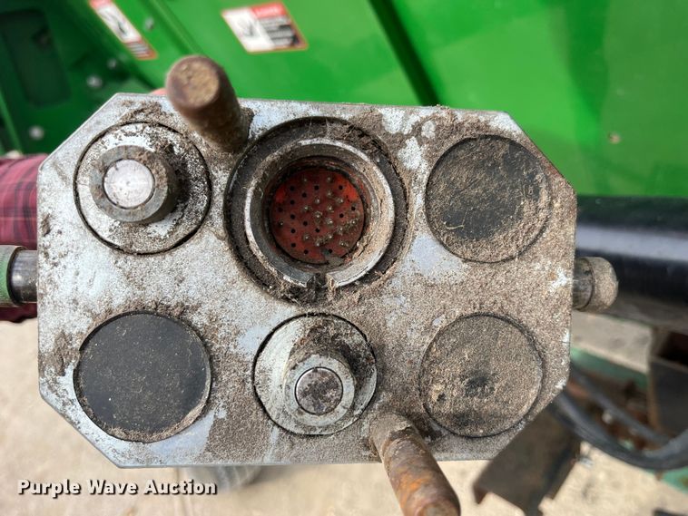 image for item MW9451 2012 John Deere 608C  corn head