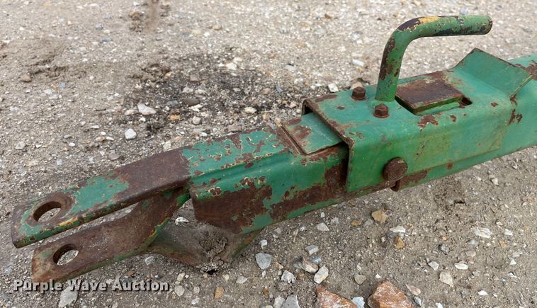 image for item MW9451 2012 John Deere 608C  corn head