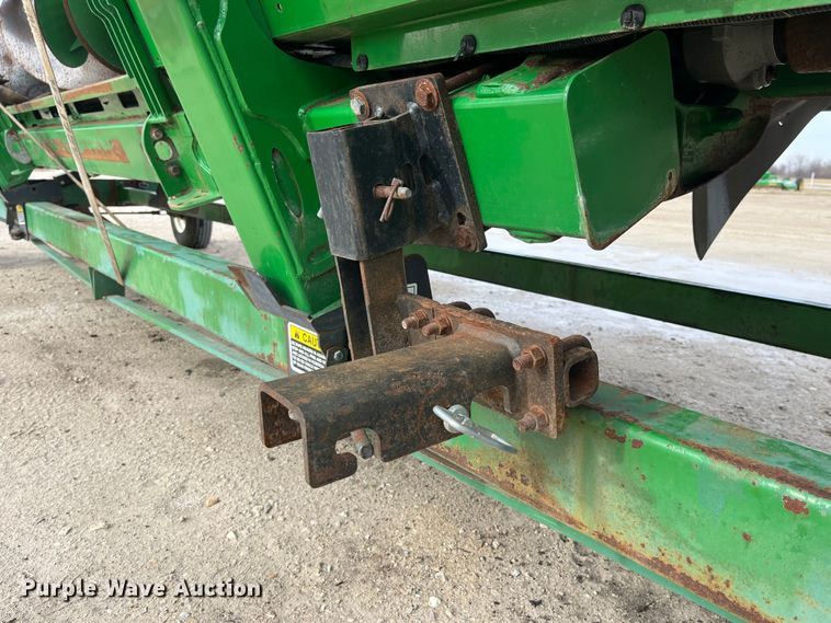 image for item MW9451 2012 John Deere 608C  corn head