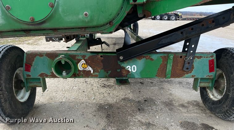 image for item MW9451 2012 John Deere 608C  corn head