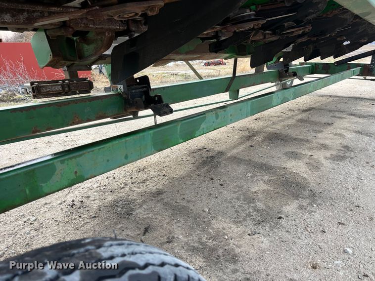 image for item MW9451 2012 John Deere 608C  corn head