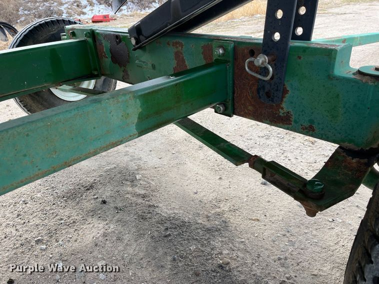 image for item MW9451 2012 John Deere 608C  corn head