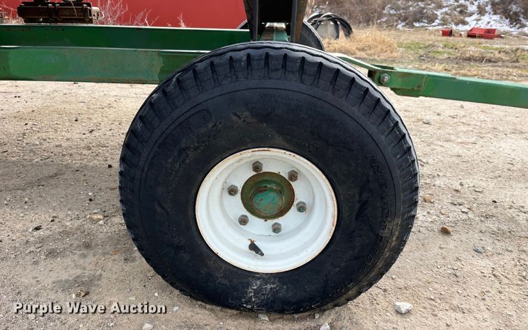 image for item MW9451 2012 John Deere 608C  corn head