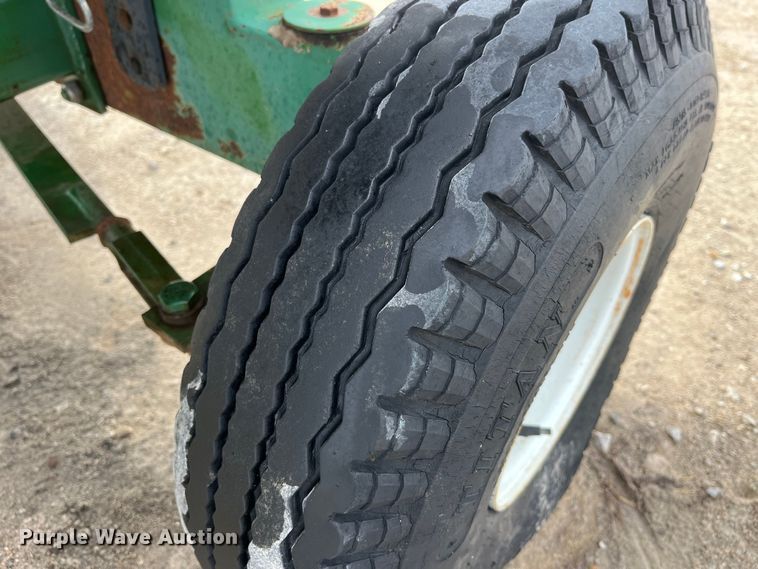 image for item MW9451 2012 John Deere 608C  corn head