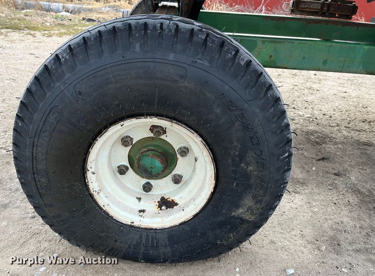 image for item MW9451 2012 John Deere 608C  corn head