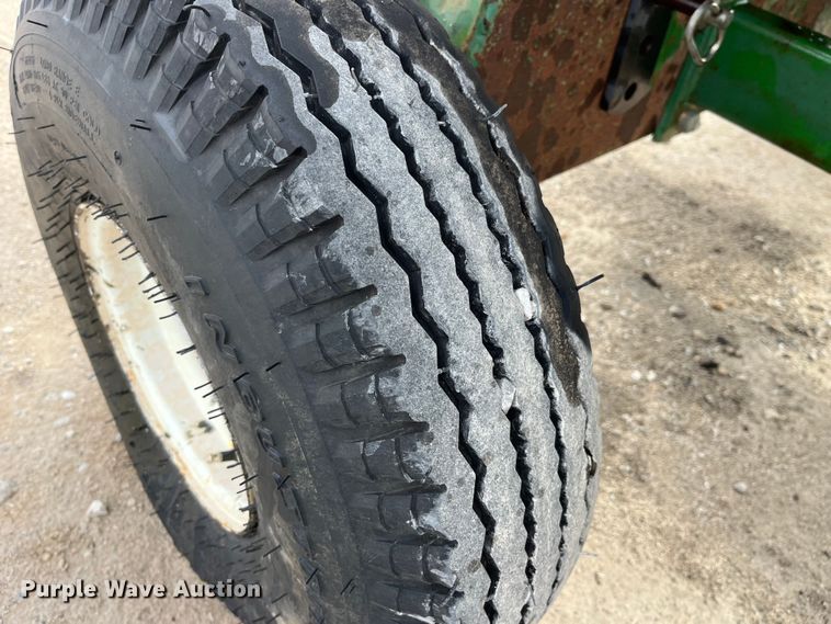 image for item MW9451 2012 John Deere 608C  corn head