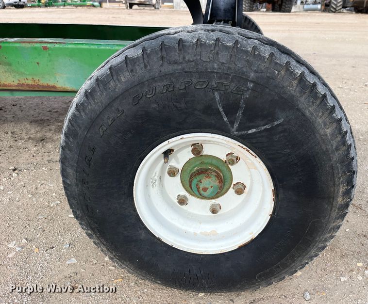 image for item MW9451 2012 John Deere 608C  corn head