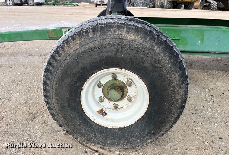 image for item MW9451 2012 John Deere 608C  corn head