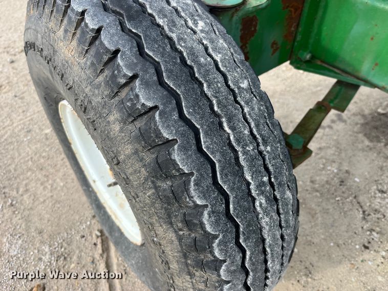 image for item MW9451 2012 John Deere 608C  corn head