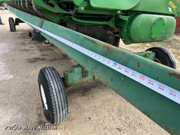 image for item MW9451 2012 John Deere 608C  corn head