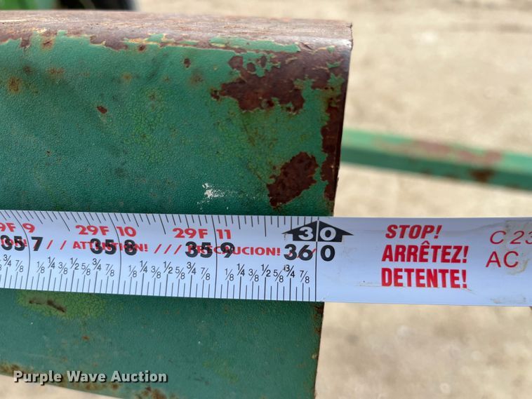 image for item MW9451 2012 John Deere 608C  corn head