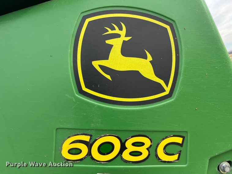 image for item MW9451 2012 John Deere 608C  corn head