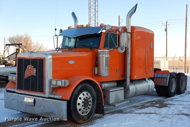 image for item DF8294 2003 Peterbilt 379  semi truck