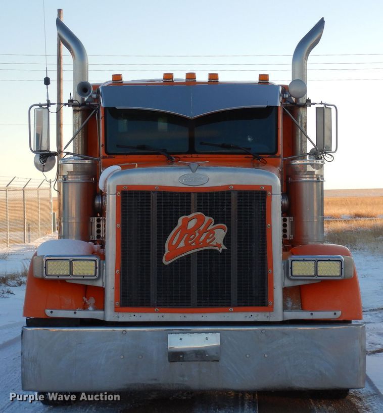 image for item DF8294 2003 Peterbilt 379  semi truck