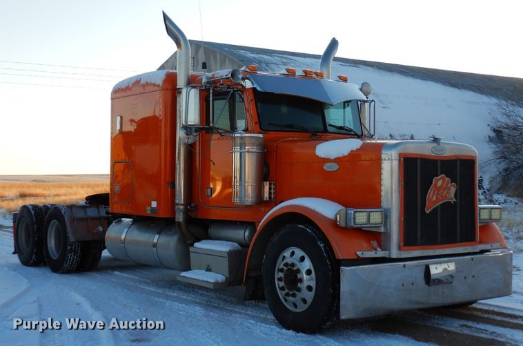 image for item DF8294 2003 Peterbilt 379  semi truck