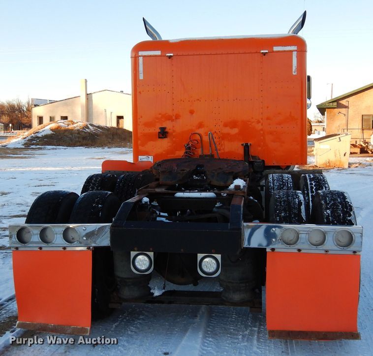 image for item DF8294 2003 Peterbilt 379  semi truck