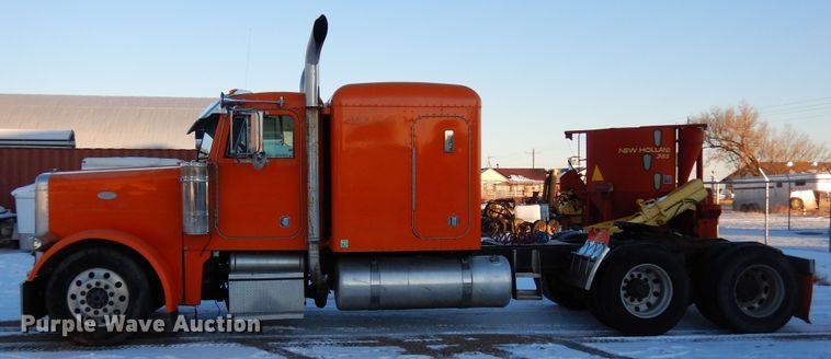image for item DF8294 2003 Peterbilt 379  semi truck
