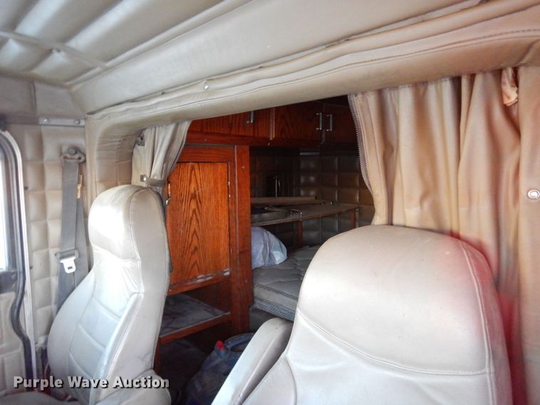 image for item DF8294 2003 Peterbilt 379  semi truck