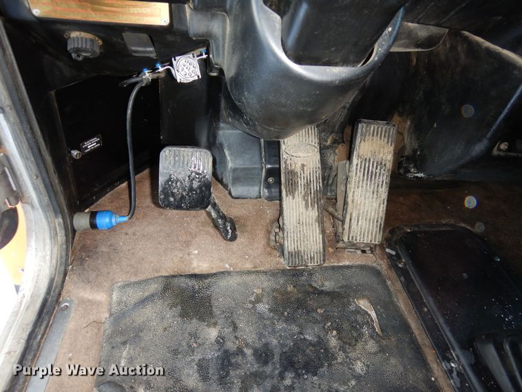 image for item DF8294 2003 Peterbilt 379  semi truck