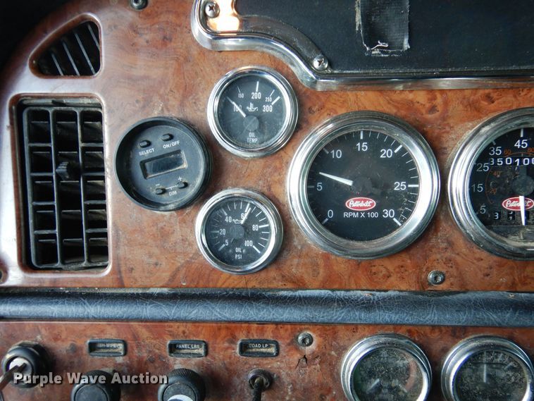 image for item DF8294 2003 Peterbilt 379  semi truck