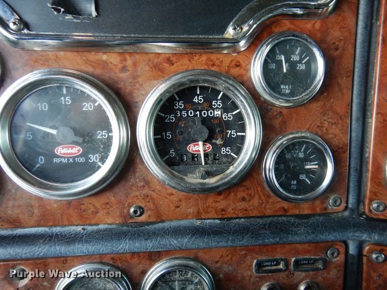 image for item DF8294 2003 Peterbilt 379  semi truck