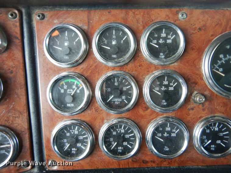 image for item DF8294 2003 Peterbilt 379  semi truck