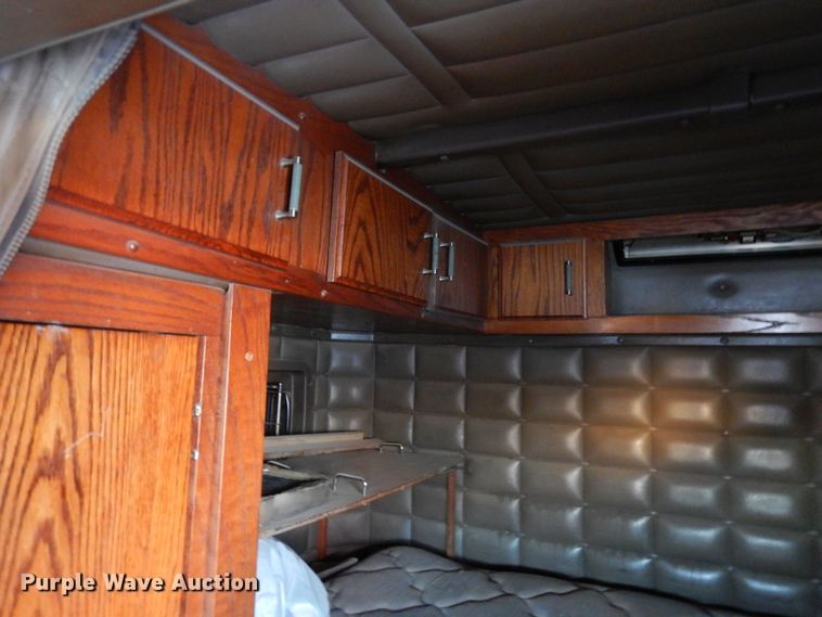 image for item DF8294 2003 Peterbilt 379  semi truck