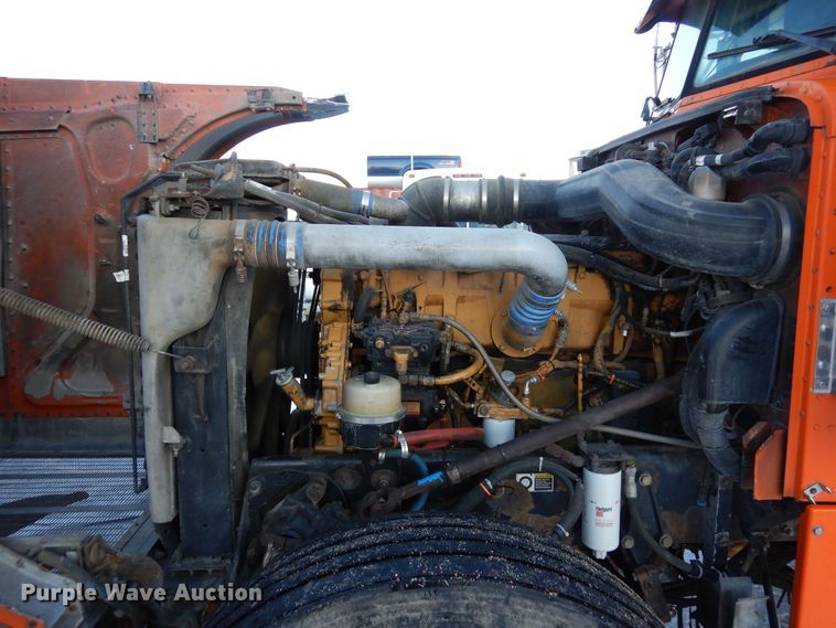 image for item DF8294 2003 Peterbilt 379  semi truck