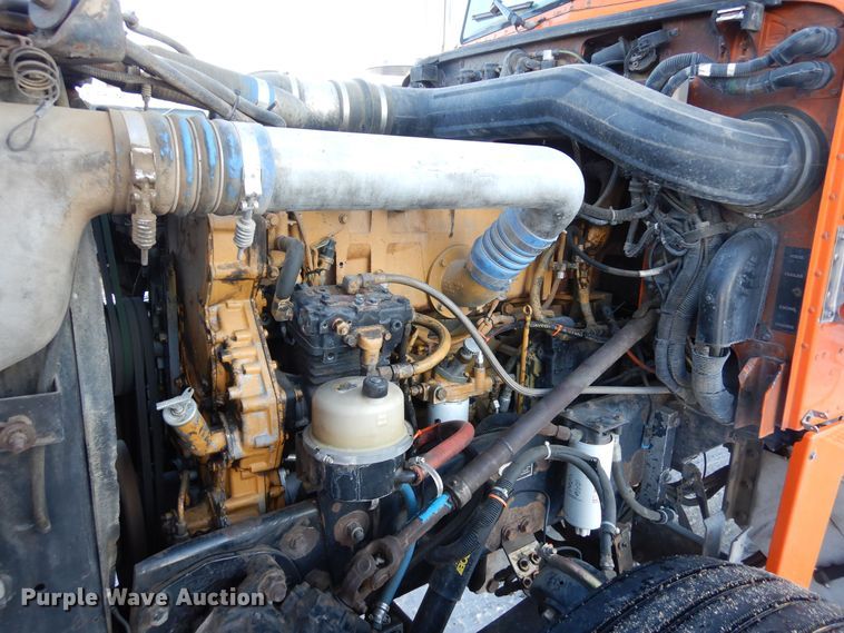 image for item DF8294 2003 Peterbilt 379  semi truck