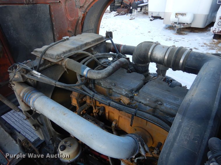 image for item DF8294 2003 Peterbilt 379  semi truck