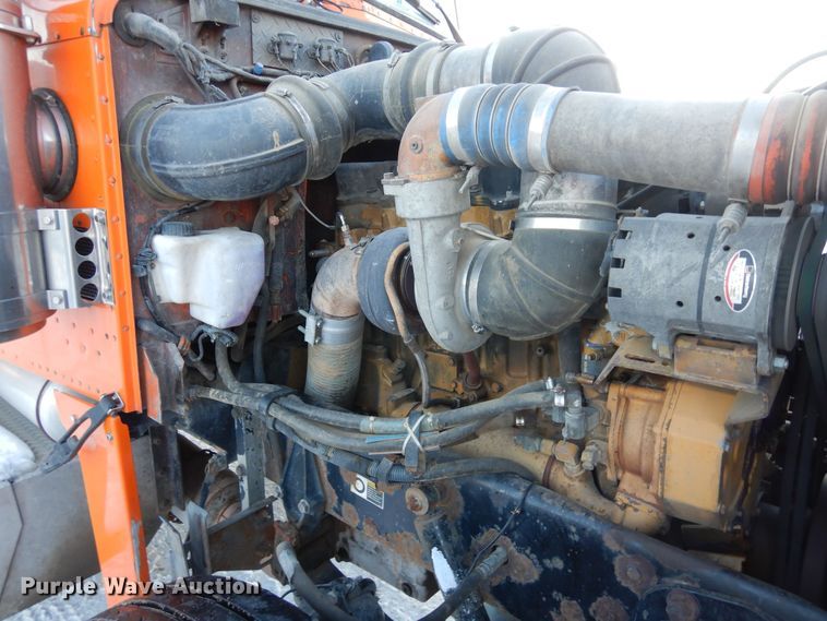 image for item DF8294 2003 Peterbilt 379  semi truck