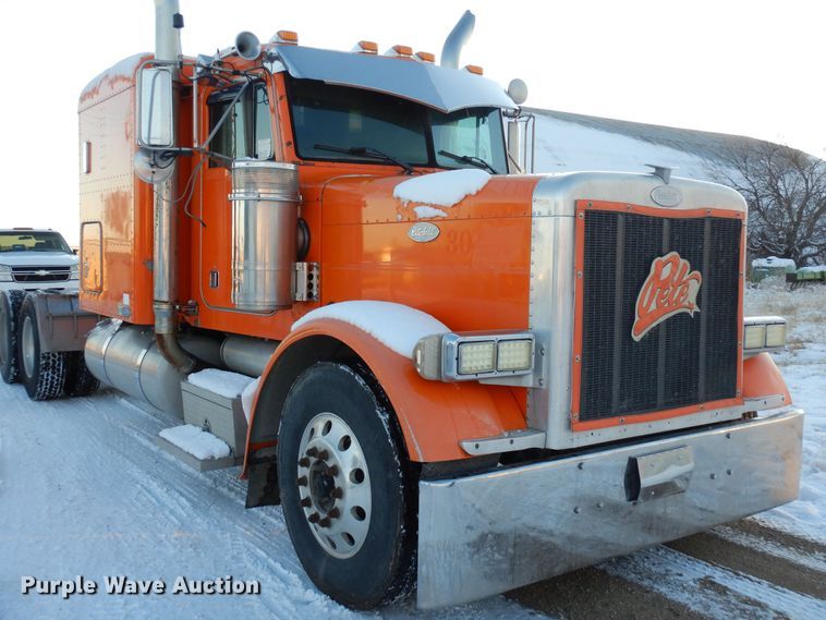 image for item DF8294 2003 Peterbilt 379  semi truck