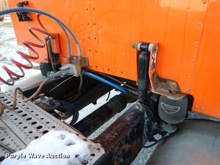 image for item DF8294 2003 Peterbilt 379  semi truck