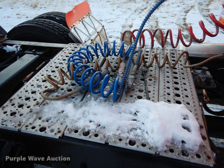 image for item DF8294 2003 Peterbilt 379  semi truck